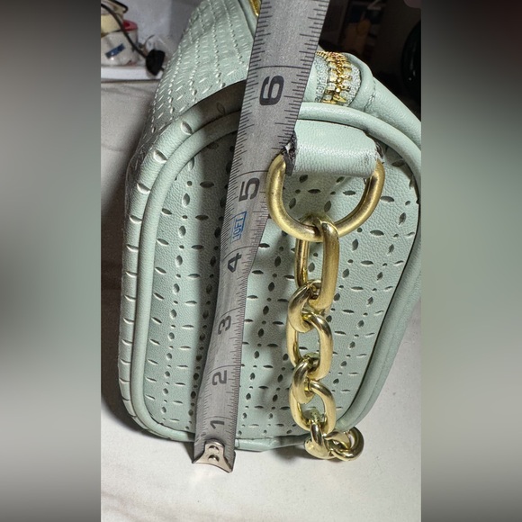 Elegant Green Leather Shoulder Bag - Picture 9 of 9